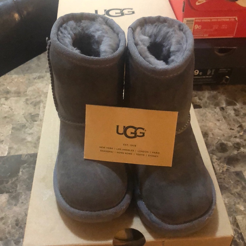 UGG boots toddler size 7